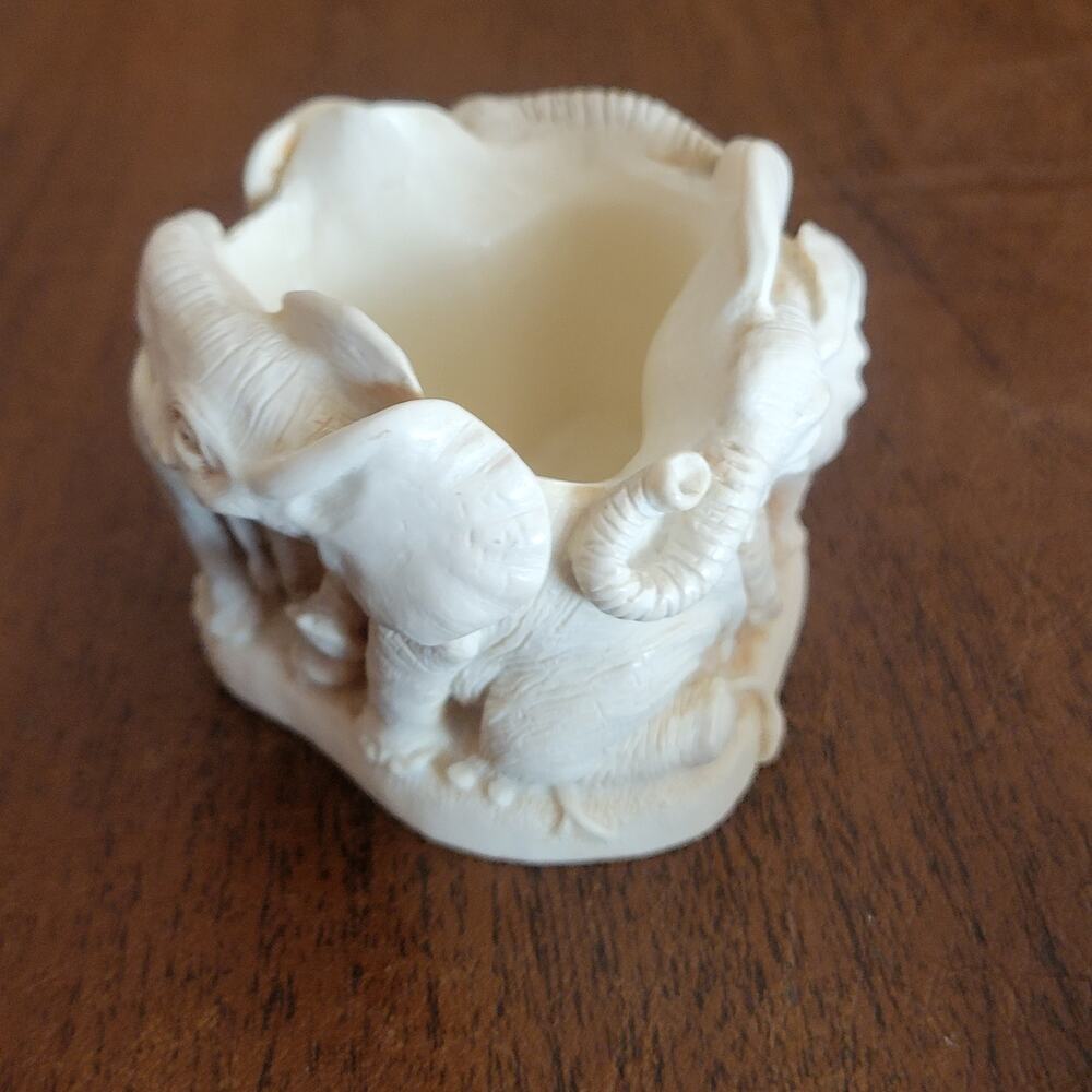 Trumpeter's Ball elephant trinket box figurine Harmony Kingdom Made in England
